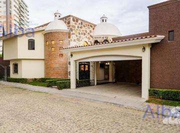 Casa · 410m² · 3 Recámaras · 2 Estacionamientos · Casa en Venta en Cerrada Tabachines Junto a Trojes de Kristal