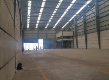 Bodega comercial · 2100m² · 4 Estacionamientos · Bodega en Renta en Chipilo
