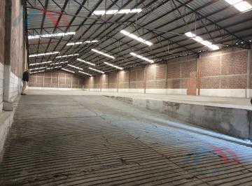 Bodega comercial · 2400m² · 4 Estacionamientos · Bodega en Renta Zona Vw