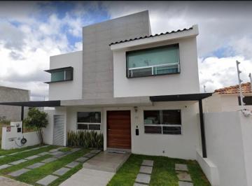 Casa de 4 habitaciones, Querétaro · Preciosa Casa Lago Yuriria!