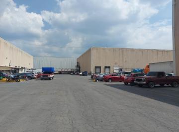 Nave industrial , Toluca · 2750 m Seguridad, 3 Andenes, Oficinas Patio Maniobras. P Tollocan y Blv Aerop