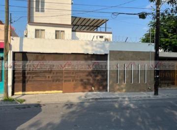 Casa · 350m² · 10 Recámaras · 4 Estacionamientos · Casa en Venta en Las Puentes