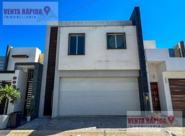Casa · 220m² · 4 Recámaras · 5 Estacionamientos · Casa en Fraccionamiento Valle Dorado