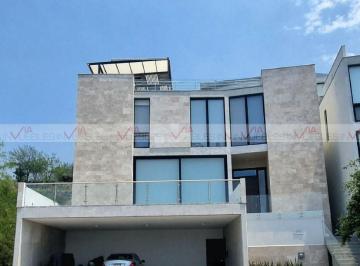 Casa · 590m² · 3 Recámaras · 3 Estacionamientos · Casa en Venta en Residencial Cordillera