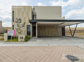 Casa · 350m² · 3 Recámaras · 3 Estacionamientos · Casa en Venta Excelente Precio en Lomas del Campanario Norte, Para Inversionistas