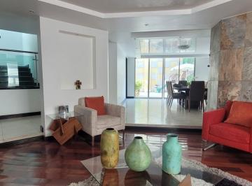 Casa · 733m² · 5 Recámaras · 4 Estacionamientos · Se Vende Casa con Alberca en El Club de Golf, Pachuca, Hidalgo.