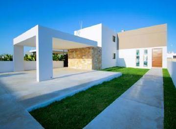 Casa · 345m² · 3 Recámaras · 4 Estacionamientos · Casa en Chacte Residencial Modelo B