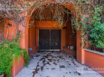 Casa · 958m² · 8 Recámaras · 7 Estacionamientos · Casona en Venta en El Centro Histórico, Precio de Oportunidad