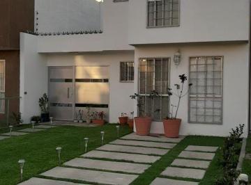 Casa · 54m² · 3 Recámaras · 2 Estacionamientos · Casa en Venta en Fracc. Paseos de Chavarria