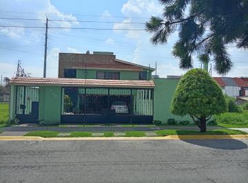 Casa · 365m² · 3 Recámaras · 4 Estacionamientos · Venta, Praderas de La Asunción, Metepec