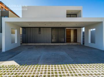 Casa · 272m² · 3 Recámaras · 3 Estacionamientos · Casas en Venta en La Espiga Modelo Nube