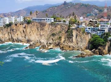 Casa · 710m² · 4 Recámaras · 2 Estacionamientos · Casa en Venta en Acapulco de Juárez, Guerrero