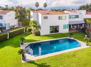 Casa · 500m² · 4 Recámaras · 8 Estacionamientos · Casa en Fraccionamiento en Kloster Sumiya Jiutepec - Ari - 837 - Fr