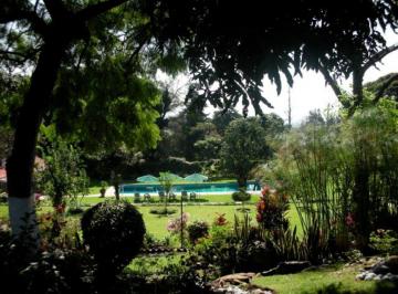 Terreno / Lote · 2000m² · 4 Estacionamientos · Terreno Urbano en Jardines de Delicias Cuernavaca - Ari - 575 - Tu