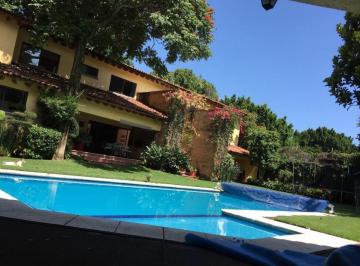 Casa · 872m² · 6 Recámaras · 4 Estacionamientos · Casa en Fraccionamiento en Jardines de Ahuatepec Cuernavaca - Ari - 846 - Fr*