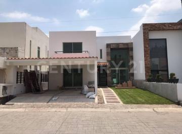 Casa · 280m² · 3 Recámaras · 2 Estacionamientos · Casa en Venta Dentro de Fraccionamiento en Jiutepec