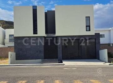 Casa · 305m² · 3 Recámaras · 2 Estacionamientos · Casa en Venta en Jardines del Pedregal, Chihuahua, Chih.