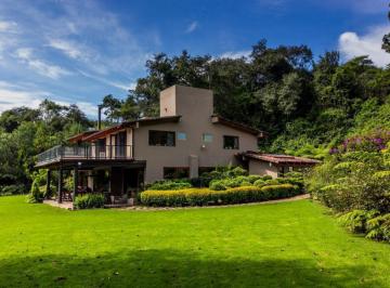 Casa · 1200m² · 5 Recámaras · 10 Estacionamientos · Casa de Campo con Río en La Mejor Ubicación de Acatitlán