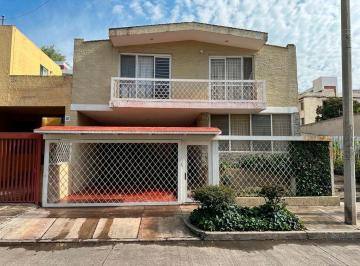 Casa · 384m² · 5 Recámaras · 2 Estacionamientos · ¡Hermosa Casa en Venta en Providencia!