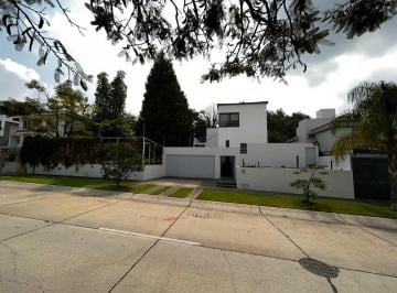 Casa de 3 habitaciones, Zapopan · Casa en Venta en Bugambilias Segunda Sección