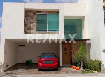 Casa · 234m² · 3 Recámaras · 2 Estacionamientos · Casa en Venta - (4)
