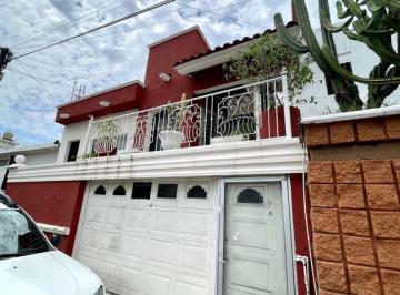 Casa · 262m² · 7 Recámaras · 1 Estacionamiento · Casa en Los Pinos
