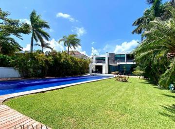 Casa · 800m² · 4 Recámaras · 3 Estacionamientos · Casa en Renta Isla Dorada