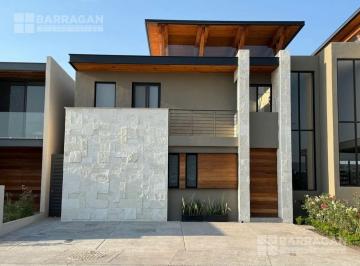 Casa · 245m² · 3 Recámaras · 3 Estacionamientos · Casa en Venta en Valles Modelo Cielo Lomas del Campanario Norte