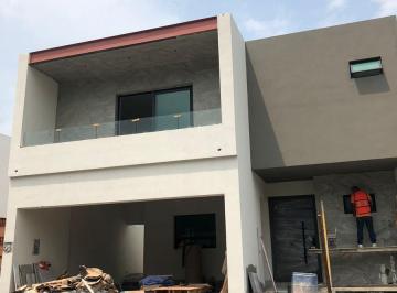 Casa · 402m² · 3 Recámaras · 2 Estacionamientos · Casa - Santiago