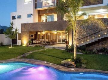 Casa · 1100m² · 6 Recámaras · 5 Estacionamientos · Casa - en Venta Rincón de Las Montañas (Sierra Alta 8 Sector)