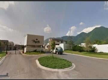 Casa · 686m² · 4 Recámaras · 3 Estacionamientos · Casa - La Joya