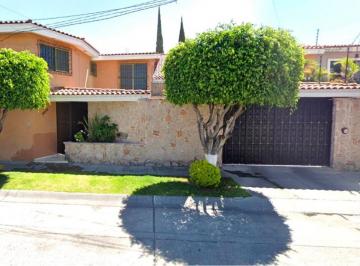Casa de 5 habitaciones, Zapopan · Casa en Venta en Lomas del Seminario $16,990,000