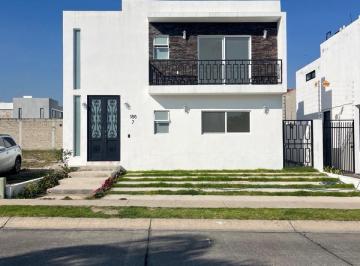 Casa en condominio · 206m² · 3 Recámaras · 2 Estacionamientos · Casa en Venta Casa Fuerte
