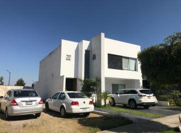 Casa en condominio · 317m² · 4 Recámaras · 3 Estacionamientos · Casa en Venta en Puerta de Hierro, Puerta del Valle