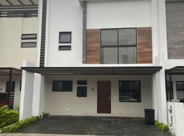 Casa en condominio de 4 habitaciones, Benito Juárez · Casa en Renta 4 Recamaras 3.5 Baños Alberca Arbolada Huayacan Cumbres