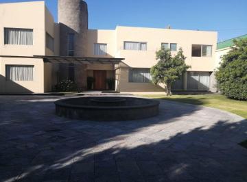 Casa en condominio · 2100m² · 4 Recámaras · 16 Estacionamientos · Casa - Metepec