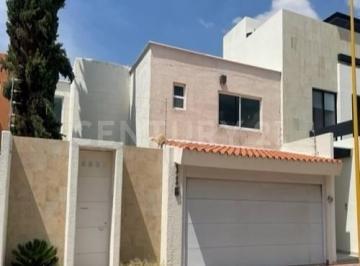 Casa en condominio · 420m² · 3 Recámaras · 2 Estacionamientos · Casa en Venta en Fraccionamiento Bosques del Prado Oriente, Aguascalientes