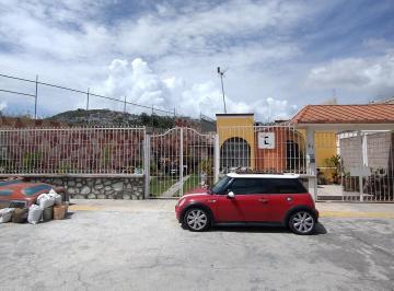 Casa · 90m² · 2 Recámaras · 4 Estacionamientos · Casa en Pachuca con Amplio Terreno en Privada a 3 Minutos de Ceuni
