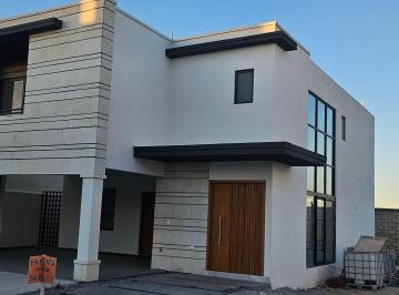 Casa nueva en Fracc. La Escondida
Planta Baja:
- Cochera 2 autos
- Cuarto de se · Se Vende Casa Nueva Al Norte de Saltillo