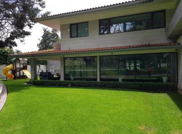 Casa en condominio · 1658m² · 4 Recámaras · 10 Estacionamientos · Venta de Residencia en Fraccionamiento San Carlos en Metepec