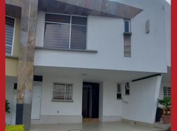 Casa · 120m² · 3 Recámaras · 2 Estacionamientos · Renta de Casa Cañada Diamante, León, Guanajuato, Zona Norte de León, Plaza Mayor