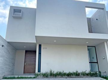 Casa en condominio de 4 habitaciones, Zapopan · Amplia Residencia en Venta en Valle Imperial