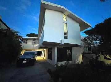 Casa · 800m² · 5 Recámaras · 4 Estacionamientos · Casa en Venta en Col. Unidad Nacional, Cd. Madero
