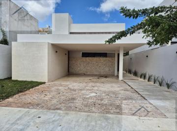 Casa · 370m² · 4 Recámaras · 2 Estacionamientos · Casa en Pueblo Komchen