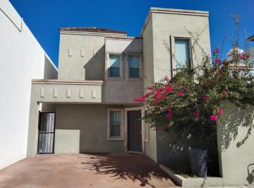 Casa de 3 habitaciones, Saltillo · Casa Amueblada en Renta Santa Fe Bisnaga
