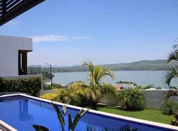 Casa en condominio · 250m² · 3 Recámaras · 2 Estacionamientos · Casa en Venta en Vistalago Tequesquitengo