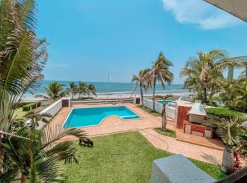 Casa · 605m² · 3 Recámaras · 8 Estacionamientos · Costa de Oro, Casa en Venta Sobre El Blvd. Avila Camacho, Espectacular Ubicación y Vista Al Mar