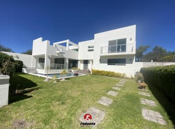 Casa · 484m² · 3 Recámaras · 4 Estacionamientos · Casa en Tequisquiapan