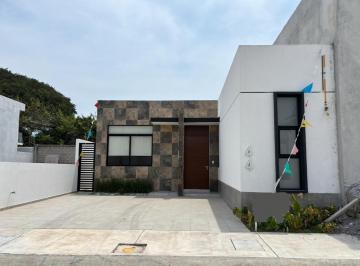 Casa · 106m² · 2 Recámaras · 2 Estacionamientos · Lomas del Dorado, Casa en Venta de Una Planta, 2 Recamaras y Jardin, (Iv)