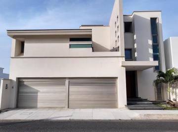 Casa · 550m² · 3 Recámaras · 3 Estacionamientos · Playas del Conchal, Casa en Venta con Vista Al Mar, Alberca, Sala de Tv, Roof Garden y Cuarto de Ser